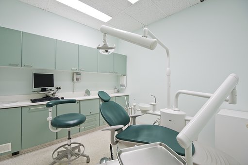dentist 2530983 340